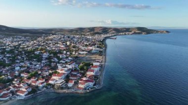 Avsa adası, Türkiye 'nin havadan görünüşü. Türkiye 'de denizden Avsa Adası manzarası.