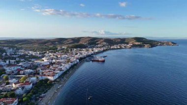 Avsa adası, Türkiye 'nin havadan görünüşü. Türkiye 'de denizden Avsa Adası manzarası.