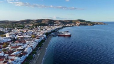 Avsa adası, Türkiye 'nin havadan görünüşü. Türkiye 'de denizden Avsa Adası manzarası.