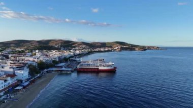 Avsa adası, Türkiye 'nin havadan görünüşü. Türkiye 'de denizden Avsa Adası manzarası.
