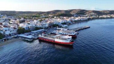 Avsa adası, Türkiye 'nin havadan görünüşü. Türkiye 'de denizden Avsa Adası manzarası.