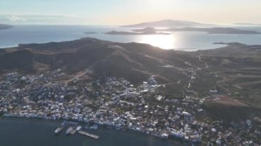 Avsa adası, Türkiye 'nin havadan görünüşü. Türkiye 'de denizden Avsa Adası manzarası.