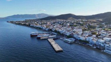 Avsa adası, Türkiye 'nin havadan görünüşü. Türkiye 'de denizden Avsa Adası manzarası.