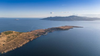 Türkiye 'nin Ekinlik adasının havadan görünüşü. Türkiye 'de denizden Avsa Adası manzarası.