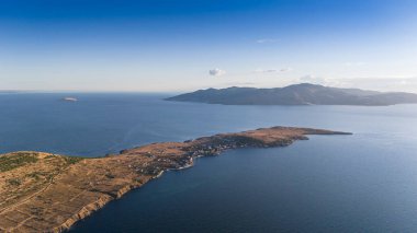 Türkiye 'nin Ekinlik adasının havadan görünüşü. Türkiye 'de denizden Avsa Adası manzarası.