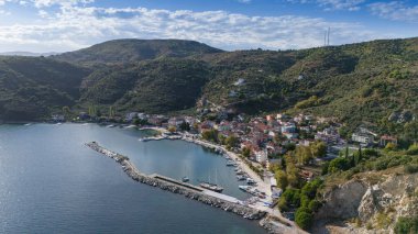 Türkiye 'nin Marmara Adası' ndaki Asmali Köyü manzarası. Türkiye 'nin Marmara adası Cinarli' nin havadan görünüşü. Türkiye 'deki Marmara adası manzarası.
