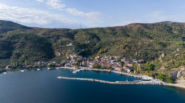 Türkiye 'nin Marmara Adası' ndaki Asmali Köyü manzarası. Türkiye 'nin Marmara adası Cinarli' nin havadan görünüşü. Türkiye 'deki Marmara adası manzarası.