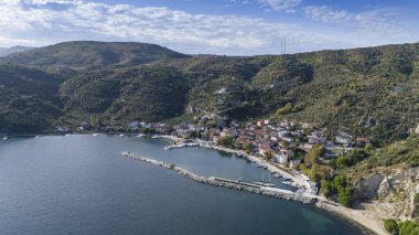 Türkiye 'nin Marmara Adası' ndaki Asmali Köyü manzarası. Türkiye 'nin Marmara adası Cinarli' nin havadan görünüşü. Türkiye 'deki Marmara adası manzarası.