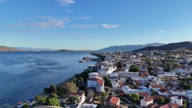 Avsa adası, Türkiye 'nin havadan görünüşü. Türkiye 'de denizden Avsa Adası manzarası.