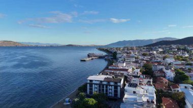 Avsa adası, Türkiye 'nin havadan görünüşü. Türkiye 'de denizden Avsa Adası manzarası.