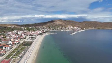 Avsa adası, Türkiye 'nin havadan görünüşü. Türkiye 'de denizden Avsa Adası manzarası.