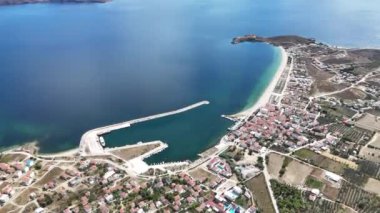 Avsa adası, Türkiye 'nin havadan görünüşü. Türkiye 'de denizden Avsa Adası manzarası.