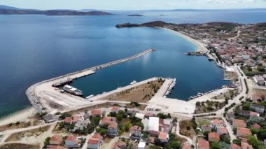 Avsa adası, Türkiye 'nin havadan görünüşü. Türkiye 'de denizden Avsa Adası manzarası.