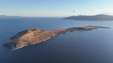 Türkiye 'nin Ekinlik adasının havadan görünüşü. Türkiye 'de denizden Avsa Adası manzarası.