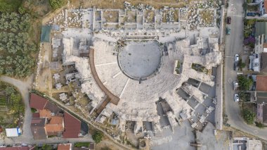 Türkiye 'nin İznik Gölü kıyısındaki tarihi İznik kentinin hava manzarası.