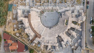 Türkiye 'nin İznik Gölü kıyısındaki tarihi İznik kentinin hava manzarası.