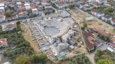 Türkiye 'nin İznik Gölü kıyısındaki tarihi İznik kentinin hava manzarası.