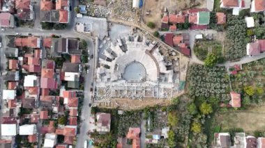 Türkiye 'nin İznik Gölü kıyısındaki tarihi İznik kentinin hava manzarası.