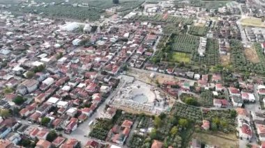 Türkiye 'nin İznik Gölü kıyısındaki tarihi İznik kentinin hava manzarası.