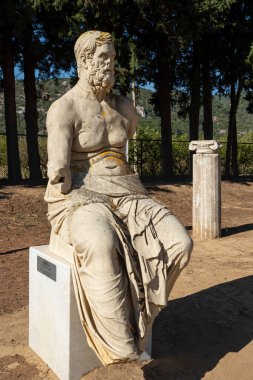 Claros 'un (Klaros, Clarus) Ionia kıyısındaki antik bir Yunan mabedi manzarası.