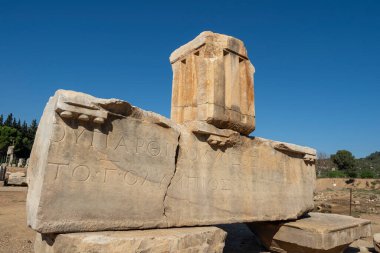 Claros 'un (Klaros, Clarus) Ionia kıyısındaki antik bir Yunan mabedi manzarası.