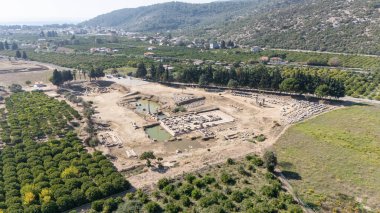 Claros 'un (Klaros, Clarus) Ionia kıyısındaki antik bir Yunan mabedi manzarası.