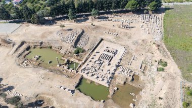 Claros 'un (Klaros, Clarus) Ionia kıyısındaki antik bir Yunan mabedi manzarası.