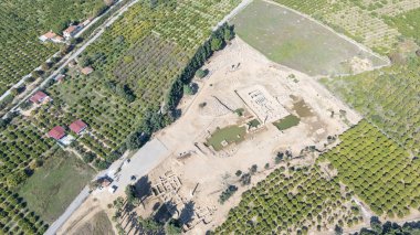 Claros 'un (Klaros, Clarus) Ionia kıyısındaki antik bir Yunan mabedi manzarası.