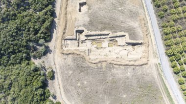 Claros 'un (Klaros, Clarus) Ionia kıyısındaki antik bir Yunan mabedi manzarası.