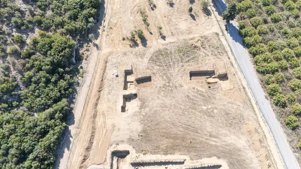 Claros 'un (Klaros, Clarus) Ionia kıyısındaki antik bir Yunan mabedi manzarası.