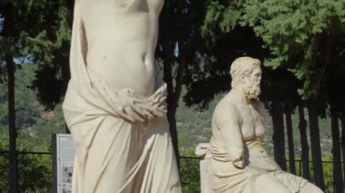 Claros 'un (Klaros, Clarus) Ionia kıyısındaki antik bir Yunan mabedi manzarası.