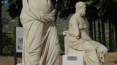 Claros 'un (Klaros, Clarus) Ionia kıyısındaki antik bir Yunan mabedi manzarası.