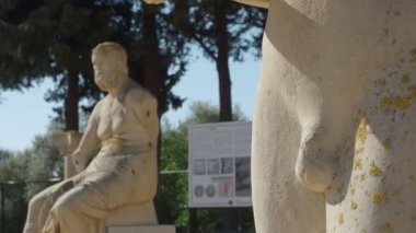 Claros 'un (Klaros, Clarus) Ionia kıyısındaki antik bir Yunan mabedi manzarası.