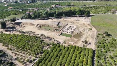 Claros 'un (Klaros, Clarus) Ionia kıyısındaki antik bir Yunan mabedi manzarası.