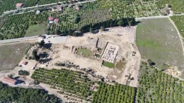 Claros 'un (Klaros, Clarus) Ionia kıyısındaki antik bir Yunan mabedi manzarası.