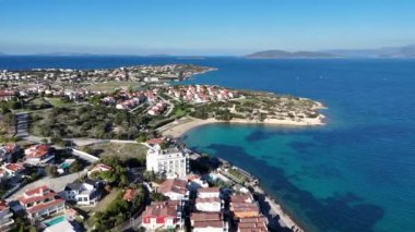 Türkiye 'nin Cesme Yarımadası' ndaki Dalyan Köyü insansız hava aracı görüntüsü