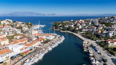 Türkiye 'nin Cesme Yarımadası' ndaki Dalyan Köyü insansız hava aracı görüntüsü