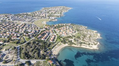 Türkiye 'nin Cesme Yarımadası' ndaki Dalyan Köyü insansız hava aracı görüntüsü