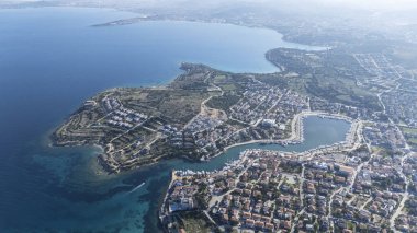 Türkiye 'nin Cesme Yarımadası' ndaki Dalyan Köyü insansız hava aracı görüntüsü