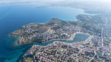 Türkiye 'nin Cesme Yarımadası' ndaki Dalyan Köyü insansız hava aracı görüntüsü