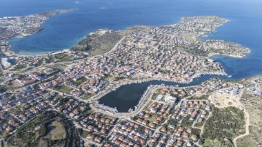 Türkiye 'nin Cesme Yarımadası' ndaki Dalyan Köyü insansız hava aracı görüntüsü