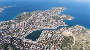 Türkiye 'nin Cesme Yarımadası' ndaki Dalyan Köyü insansız hava aracı görüntüsü