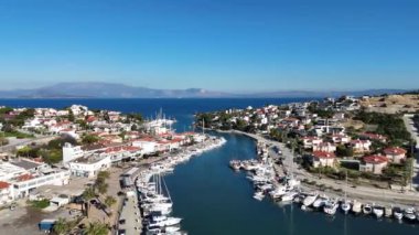 Türkiye 'nin Cesme Yarımadası' ndaki Dalyan Köyü insansız hava aracı görüntüsü