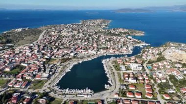 Türkiye 'nin Cesme Yarımadası' ndaki Dalyan Köyü insansız hava aracı görüntüsü