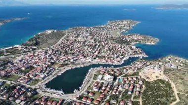 Türkiye 'nin Cesme Yarımadası' ndaki Dalyan Köyü insansız hava aracı görüntüsü