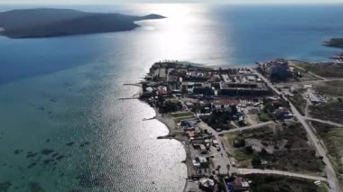 Hindili alacati limanındaki yat kulübünün havadan görüntüsü..