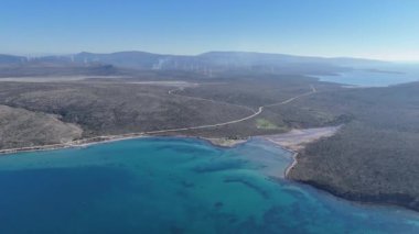 Hindili alacati limanındaki yat kulübünün havadan görüntüsü..