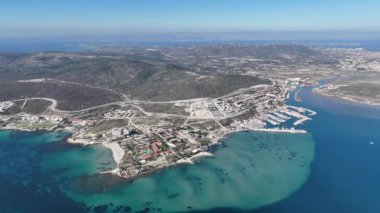 Hindili alacati limanındaki yat kulübünün havadan görüntüsü..