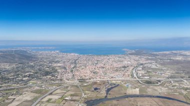 Hindili alacati limanındaki yat kulübünün havadan görüntüsü..