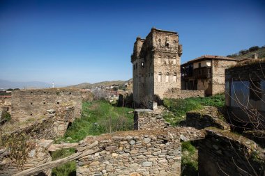 Yerel adı Arpaz Kalesi olan Arpaz Şatosu, yüzyılın ilk yarısında yerli Bey (bir Osmanlı Lordu) Hac Hasan tarafından inşa edildi.